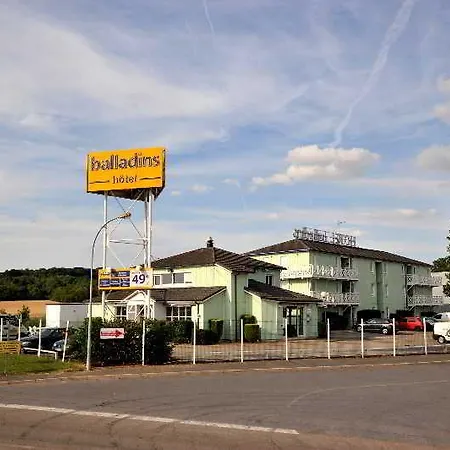 Hotel Initial By Balladins Roissy / Saint-mard
