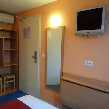 Hotel Initial By Balladins Roissy / Saint-mard 2*
